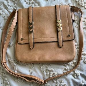Tan leather arrow crossbody purse bag